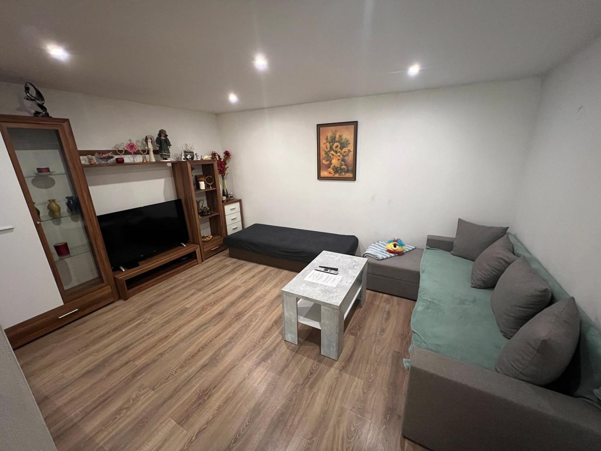 -Self-Check- 4-Bedroom Family House With Heated Tub Levice Exterior photo